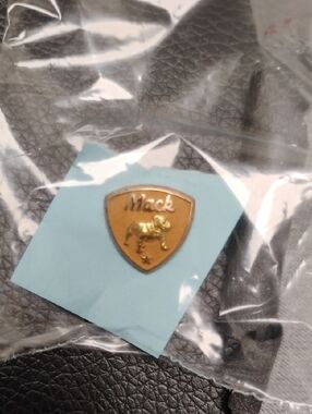 Vintage MACK 5 YEARS OF LOYALTY AND EXCELLENCE EMPLOYEE 10K FILLED LAPEL PIN EX